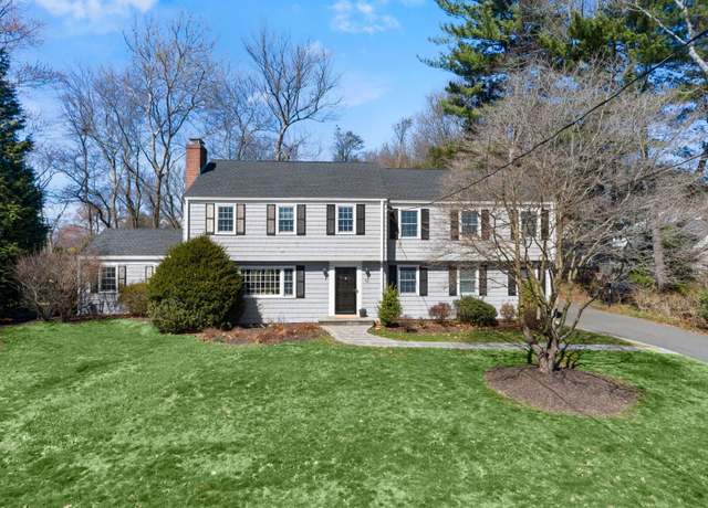 Property at 86 Stoneleigh Sq, Fairfield, CT 06825, 4 beds, 2.5 baths