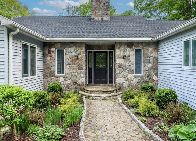 Property at 73A Long Meadow Hill Rd, Brookfield, CT 06804, 5 beds, 3.5 baths