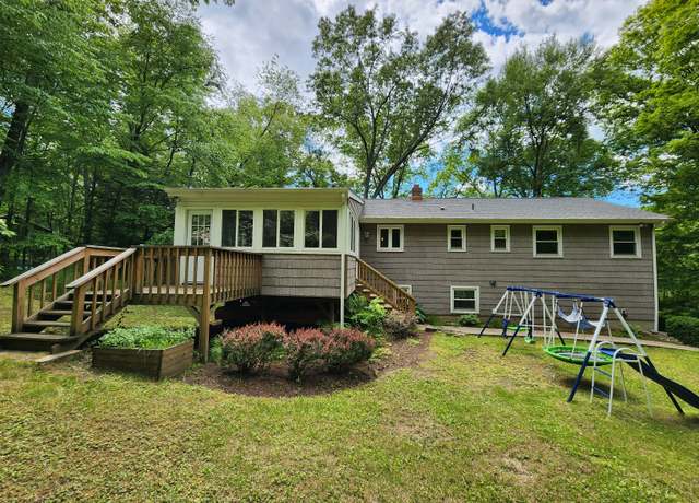 Property at 176 Hanover Rd, Newtown, CT 06470, 3 beds, 2.5 baths