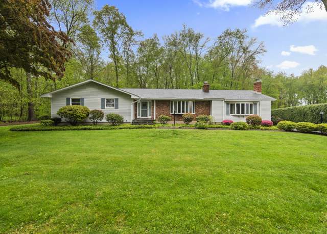 Property at 17 Blueberry Ln, Shelton, CT 06484, 3 beds, 2 baths