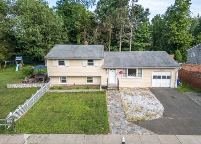 Property at 225 Papermill Ln, Fairfield, CT 06824, 3 beds, 2 baths