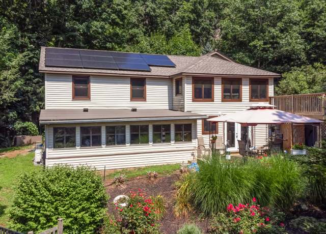 Property at 4 Oscela Trl, Clinton, CT 06413, 4 beds, 1 bath