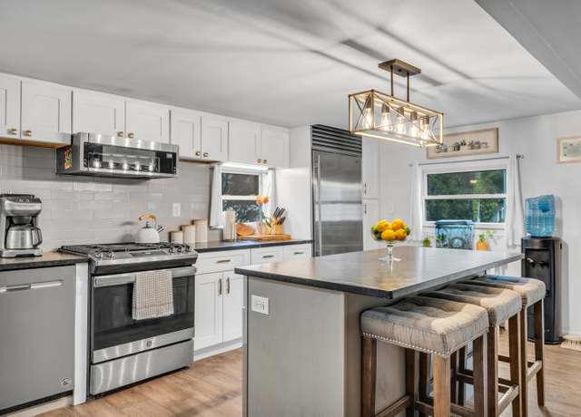 Property at 13 Green Acres Park Dr, Westbrook, CT 06498, 2 beds, 1.5 baths