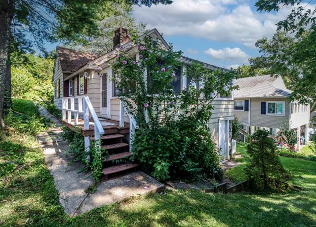 Property at 17 N Beach Dr, New Fairfield, CT 06812, 2 beds, 1 bath