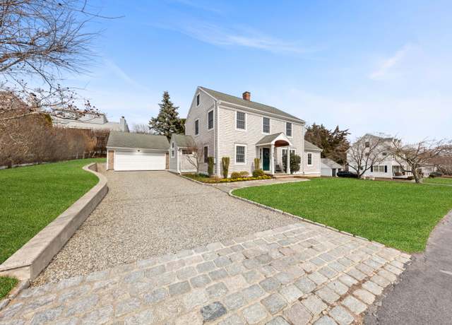 Property at 66 Flax Rd, Fairfield, CT 06824, 3 beds, 2.5 baths