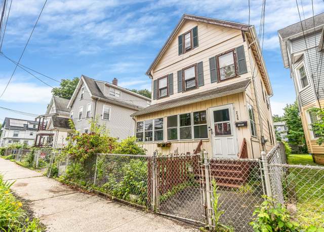Property at 248 W Ivy St, New Haven, CT 06511, 3 beds, 1 bath
