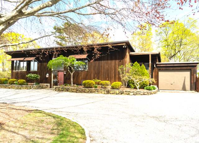 Property at 8 Cromwell Pl, Old Saybrook, CT 06475, 4 beds, 2.5 baths