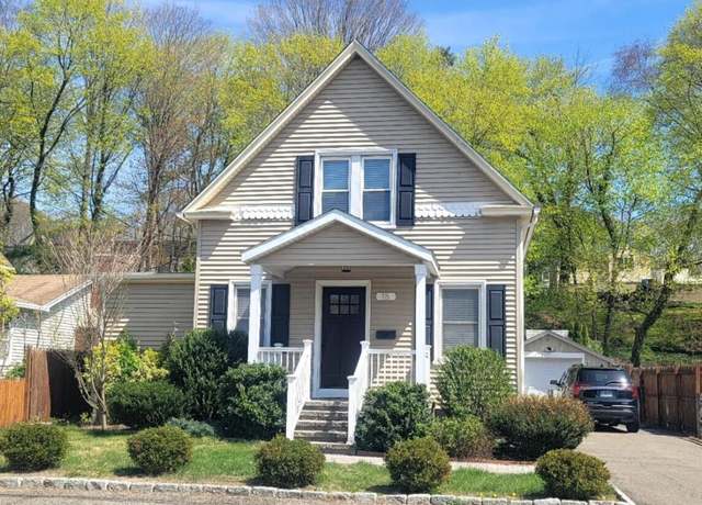 Property at 18 Forest Ave, Shelton, CT 06484, 2 beds, 2 baths