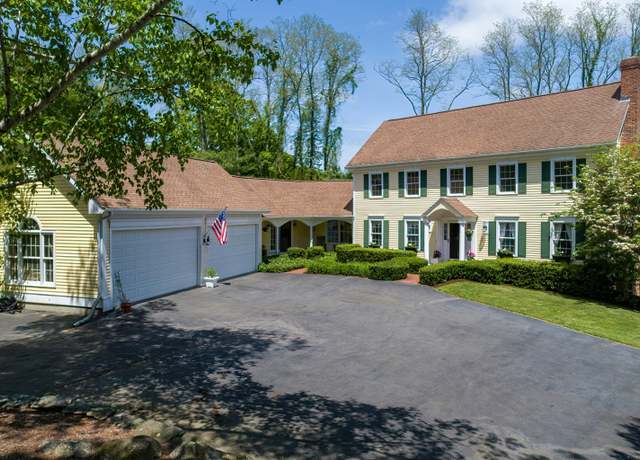 Property at 17 Lookout Hl, Essex, CT 06426, 5 beds, 5 baths