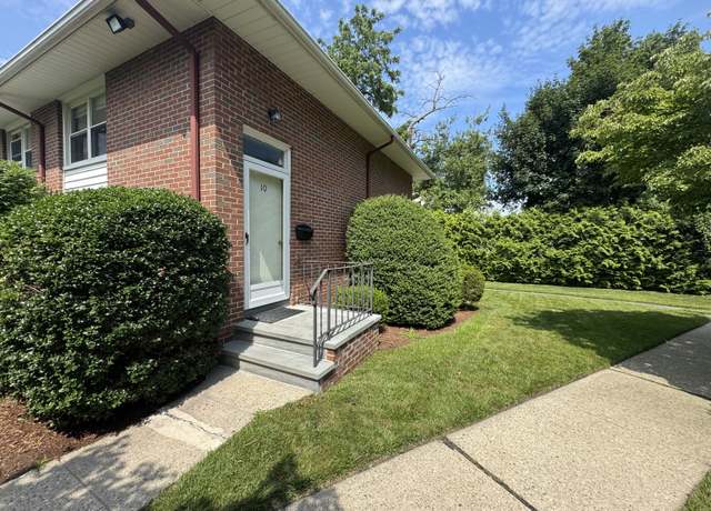 Property at 10 Willowbrook Ct #10, Stamford, CT 06902, 2 beds, 1 bath