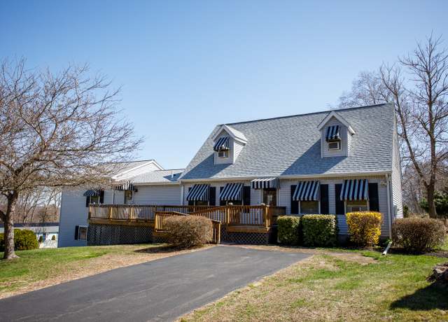 Property at 41 Richard Brown Dr, Montville, CT 06382, 5 beds, 3 baths