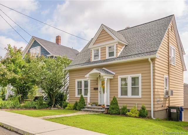 Property at 15 Smith St, Danbury, CT 06810, 2 beds, 2.5 baths