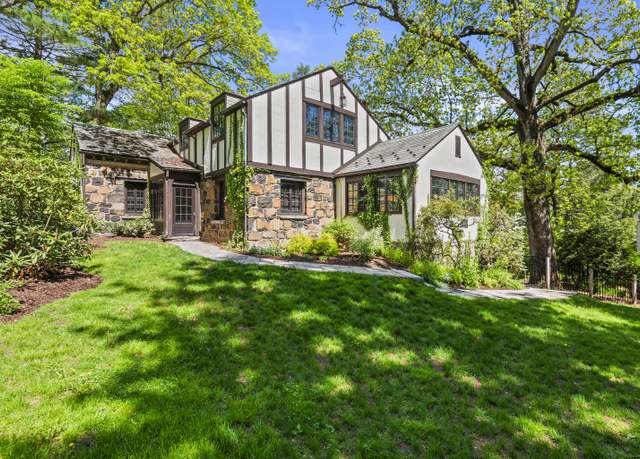 Property at 128 Blake Rd, Hamden, CT 06517, 3 beds, 2 baths