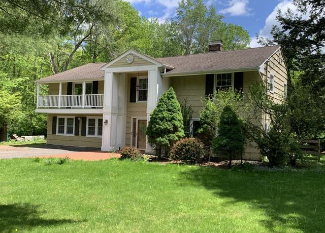 Property at 12 Granite Ridge Rd, Redding, CT 06896, 4 beds, 2 baths