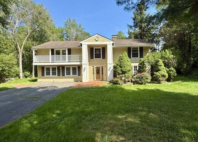 Property at 12 Granite Ridge Rd, Redding, CT 06896, 4 beds, 2 baths