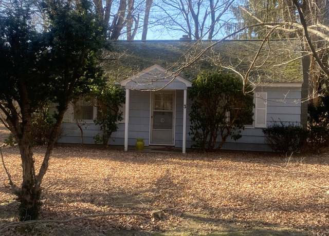 Property at 3 Jadon Dr, Old Lyme, CT 06371, 2 beds, 1 bath