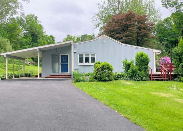 Property at 25 Old Middle Rd, Brookfield, CT 06804, 3 beds, 2 baths