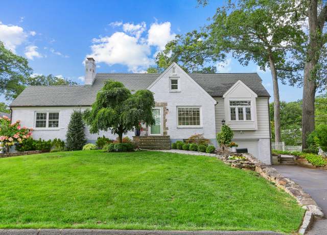 Property at 14 Dill Rd, Fairfield, CT 06824, 3 beds, 2.5 baths