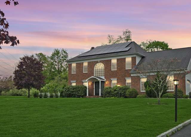 Property at 15 Wellington Ct, Shelton, CT 06484, 4 beds, 2.5 baths