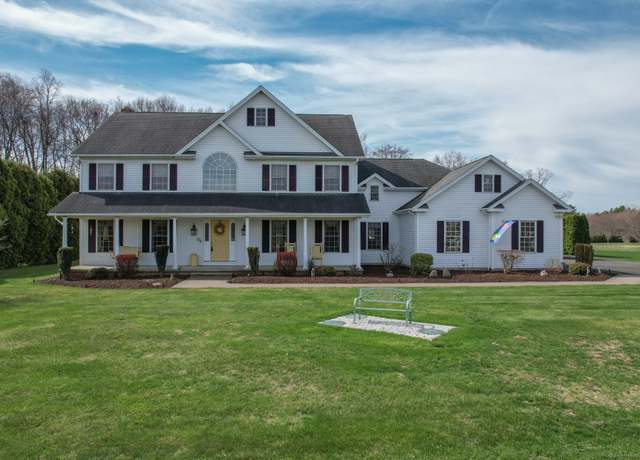 Property at 74 Regency Hill Dr, Watertown, CT 06795, 3 beds, 2.5 baths