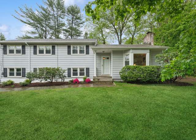 Property at 439 Pepper Ridge Rd, Stamford, CT 06905, 4 beds, 2.5 baths