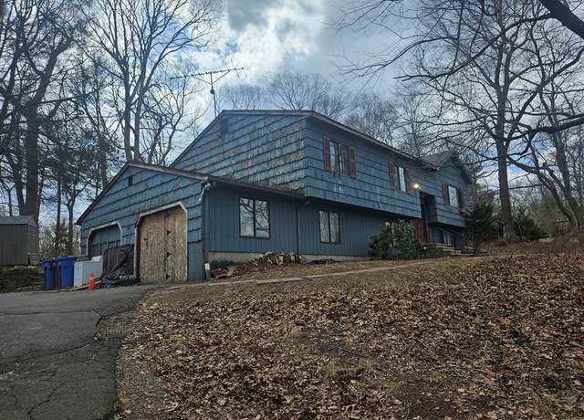 Property at 61 Cali Dr, Shelton, CT 06484, 3 beds, 2.5 baths