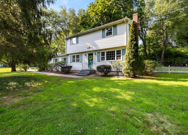 Property at 12 Alden Dr, Clinton, CT 06413, 3 beds, 1.5 baths