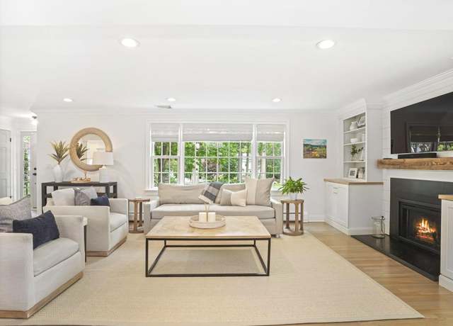 Property at 362 Joan Dr, Fairfield, CT 06824, 4 beds, 2.5 baths