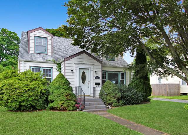 Property at 72 Hayes Dr, Milford, CT 06460, 2 beds, 1 bath