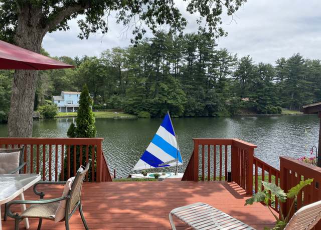 Property at 12 Pine Point Dr, Bridgeport, CT 06606, 4 beds, 1.5 baths