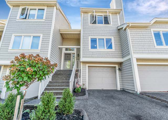 Property at 11 Boulevard Dr Unit 4-18, Danbury, CT 06810, 2 beds, 2.5 baths