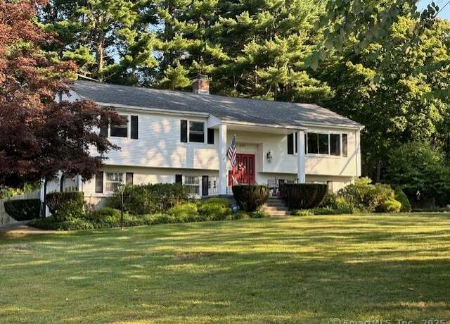 Property at 301 Nepas Rd, Fairfield, CT 06825, 3 beds, 2.5 baths