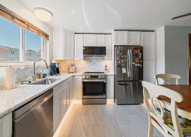 Property at 1081 New Haven Rd Apt 14A, Naugatuck, CT 06770, 2 beds, 1.5 baths