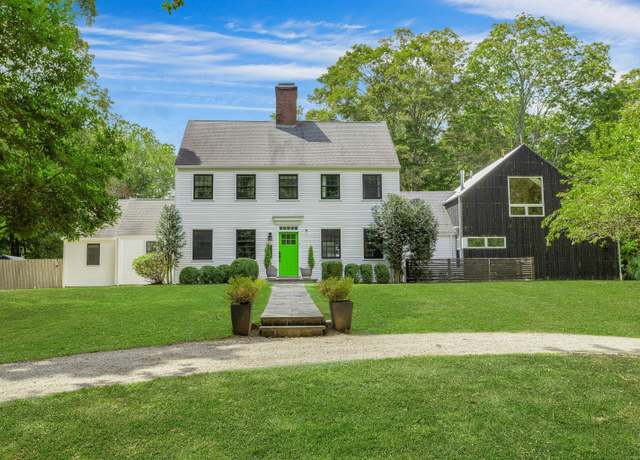 Property at 22 Huckleberry Ln, Weston, CT 06883, 5 beds, 4.5 baths