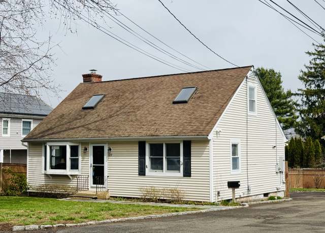 Property at 129 Dora St, Stamford, CT 06902, 3 beds, 2 baths