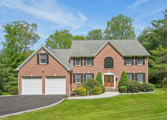 Property at 2 Logans Way, Danbury, CT 06811, 4 beds, 3.5 baths