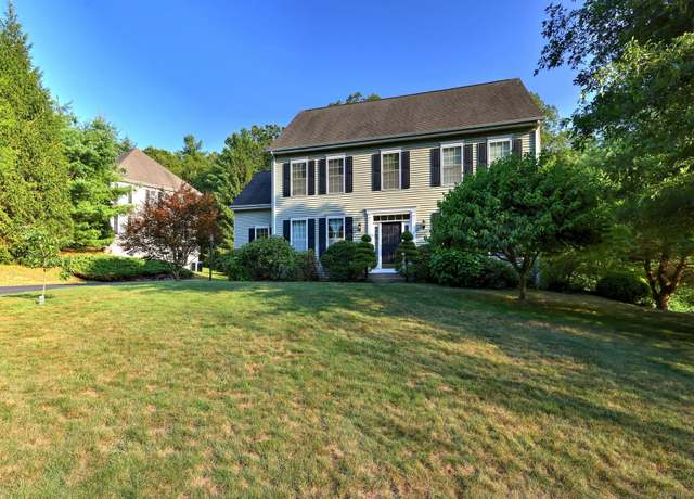 Property at 25 Fenwick Dr, Avon, CT 06001, 4 beds, 2.5 baths