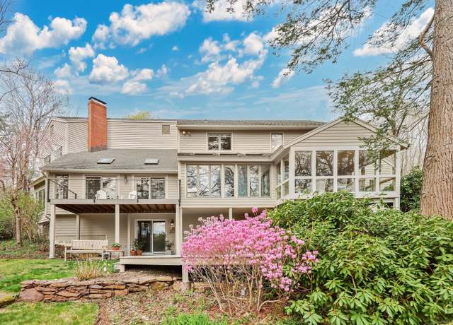 Property at 4 Summerwood Rd, Simsbury, CT 06092, 4 beds, 3 baths