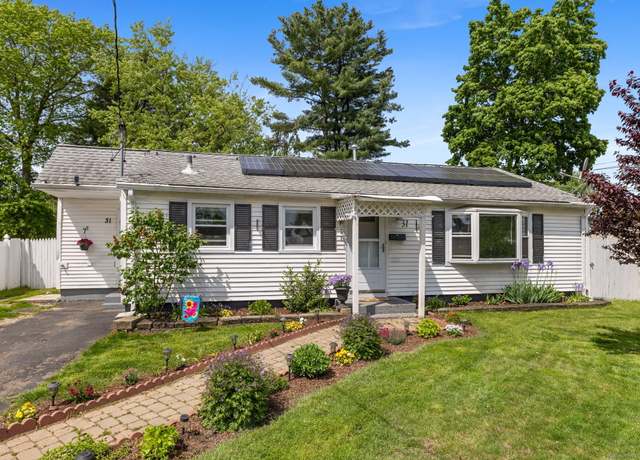 Property at 31 Scott St, East Hartford, CT 06118, 3 beds, 1 bath
