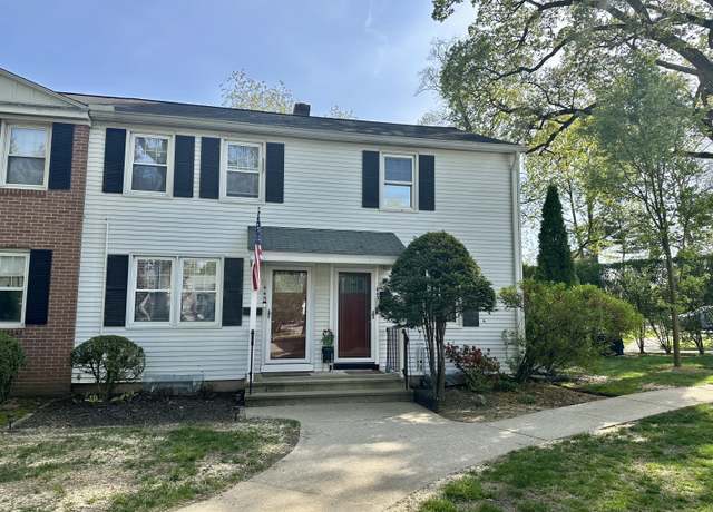 Property at 445 Sylvan Knoll Rd, Stamford, CT 06902, 2 beds, 1 bath