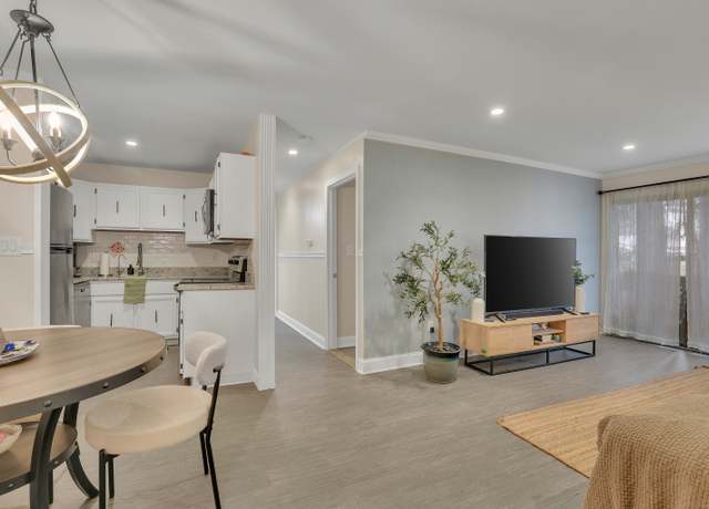 Property at 64 Woodland Dr #64, Cromwell, CT 06416, 1 bed, 1 bath
