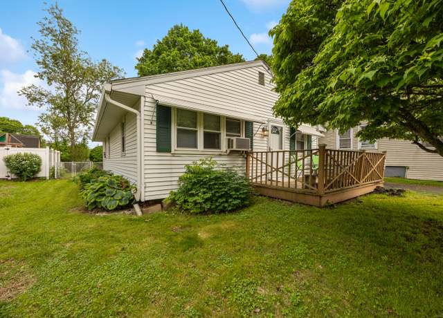 Property at 33 S View St, Meriden, CT 06451, 2 beds, 1 bath