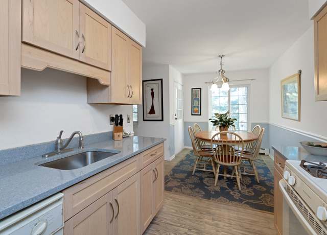 Property at 2955 Madison Ave Apt 18, Bridgeport, CT 06606, 2 beds, 1.5 baths