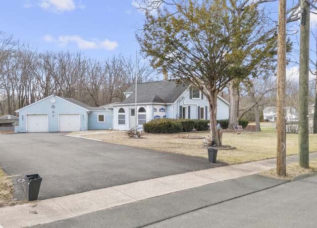 Property at 185 Macktown Rd, Windsor, CT 06095, 2 beds, 1.5 baths