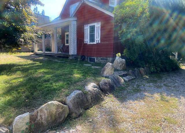 Property at 18 Oaklawn Ave, Stamford, CT 06905, 3 beds, 1 bath