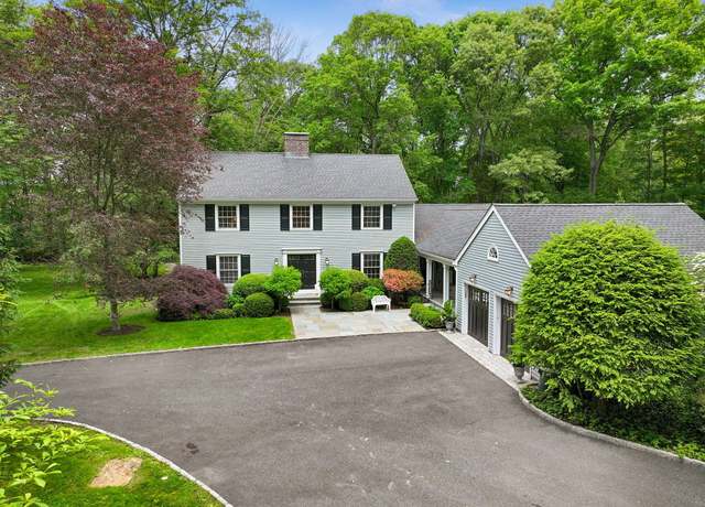Property at 33 Carrington Dr, Stamford, CT 06831, 4 beds, 4.5 baths