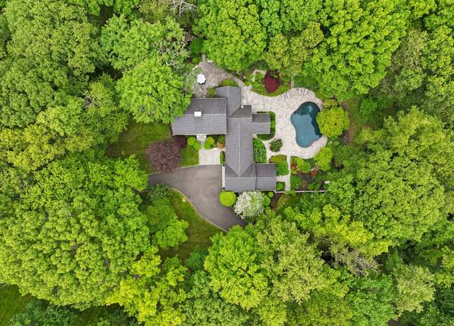 Property at 33 Carrington Dr, Stamford, CT 06831, 4 beds, 4.5 baths