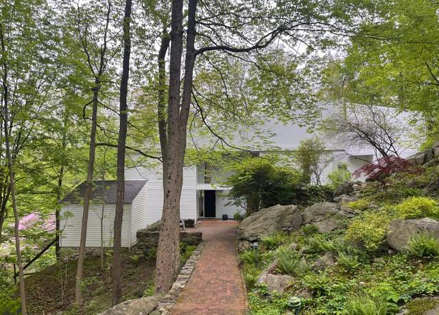 Property at 98 Hunting Ridge Rd, Greenwich, CT 06831, 3 beds, 2.5 baths