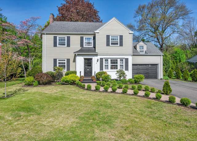 Property at 10 Meadowbrook Rd, Hamden, CT 06517, 4 beds, 2.5 baths