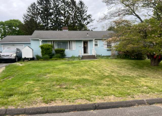 Property at 115 Hilltop Rd, Naugatuck, CT 06770, 2 beds, 1.5 baths